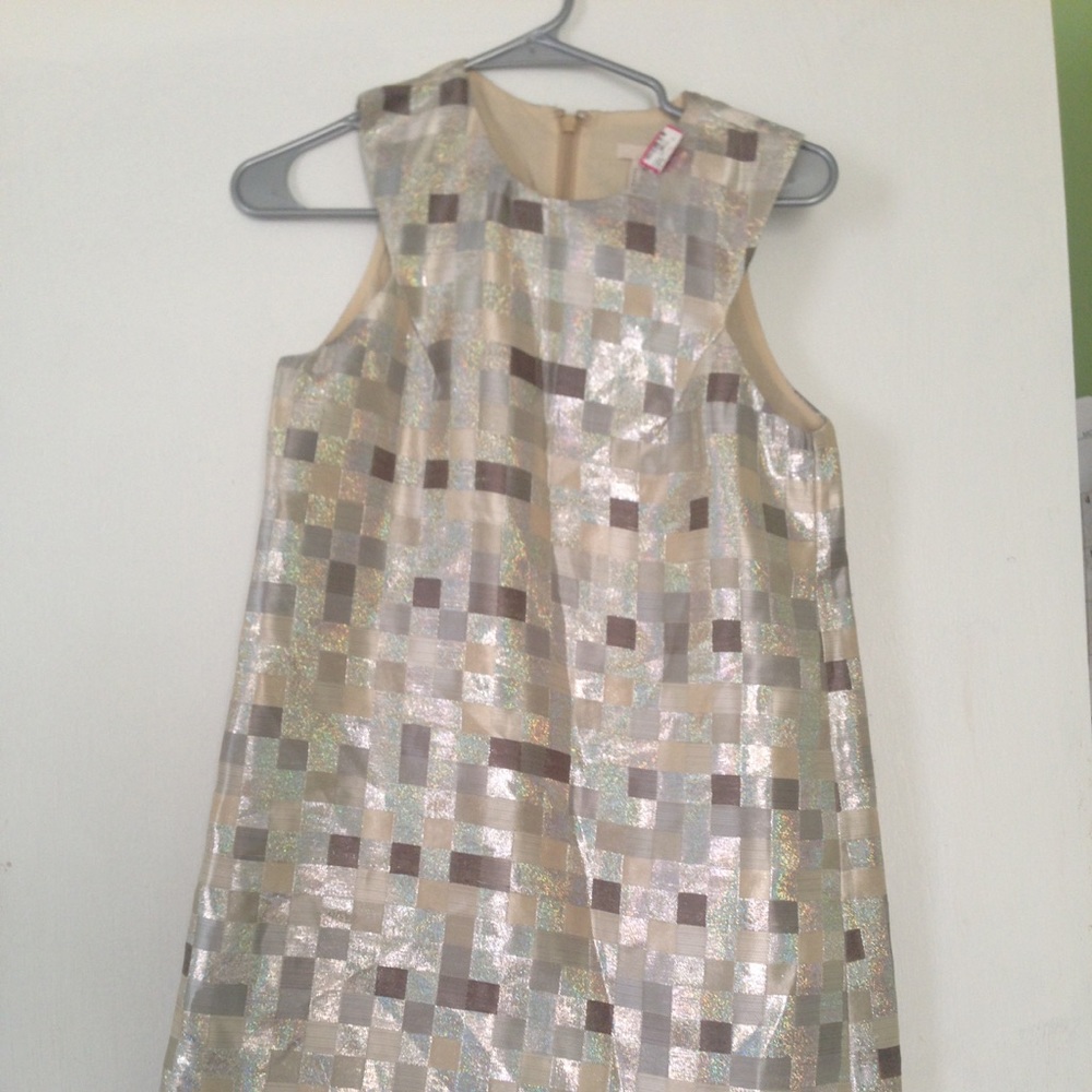 A line glossy short party dress.